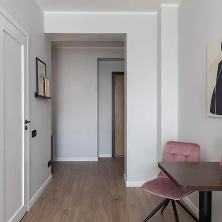 P6 Old Town Apartment *